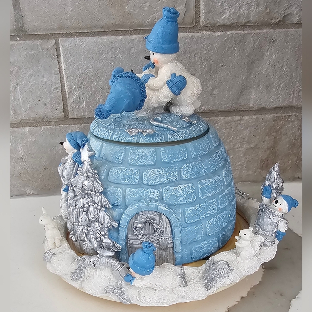 House of Lloyd Christmas Igloo Antics Musical